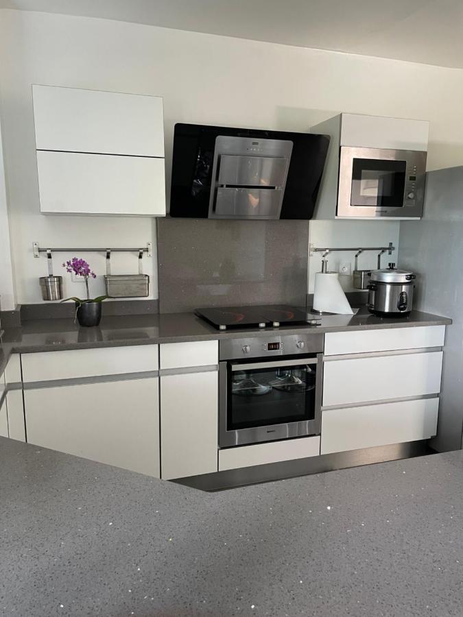 Charmant T2 Meuble Proche Chu Bellepierre แซงต์-เดอนี ภายนอก รูปภาพ